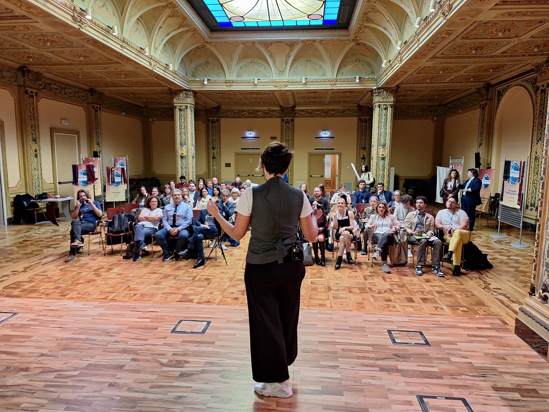 Noemi Taccarelli durante il workshop Command the Room alla Toastmasters Division A Conference 2026, Genova